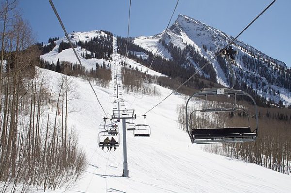 One of Crested Buttes chairlifts. Photo courtesy of Wikimedia Commons.