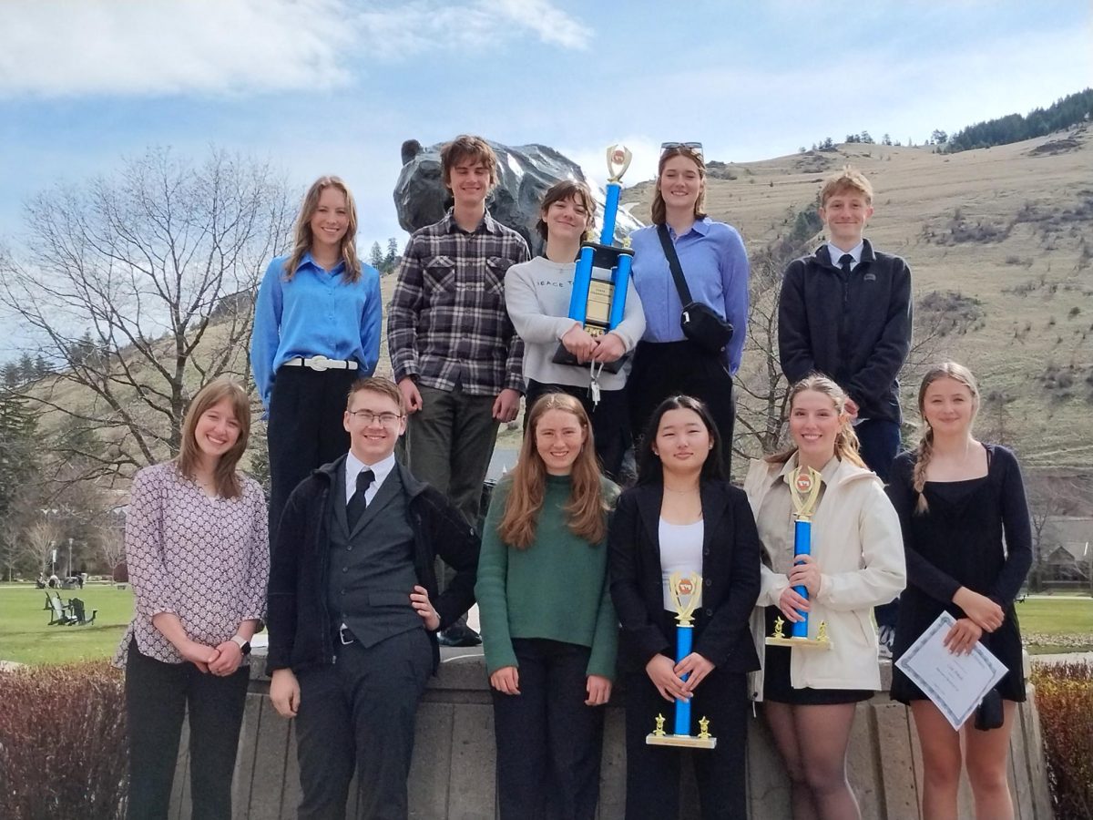 Hellgate+students+pose+with+awards+after+the+two-day+state+science+fair.+Photo+by+Willow+Affleck+