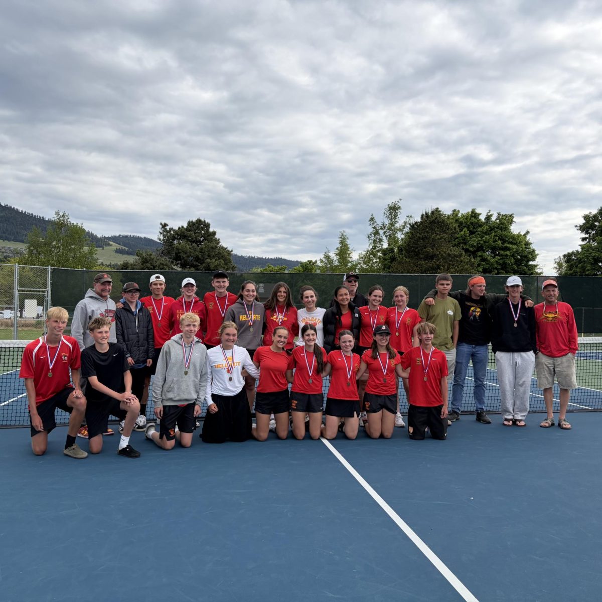 Hellgate tennis team poses with medals. Photo courtesy of Britt Hanford